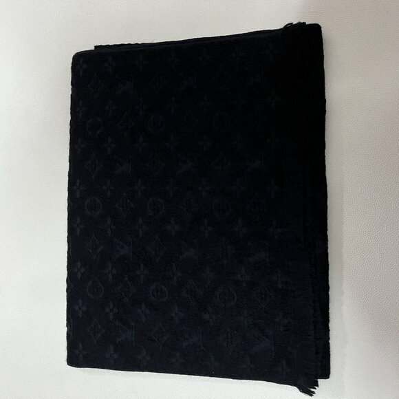 LOUIS VUITTON Monogram Black Wool Scarf - Picture 2 of 7